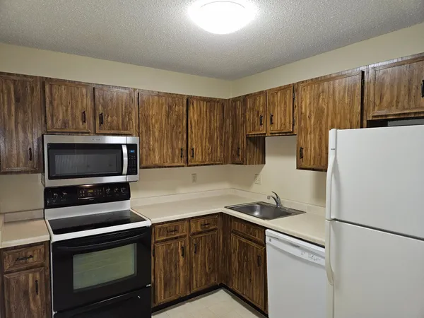 $174,900 | 1855 Silver Bell Road, Unit 314, Eagan, MN 55122