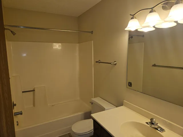 $184,900 | 1855 Silver Bell Road, Unit 314, Eagan, MN 55122