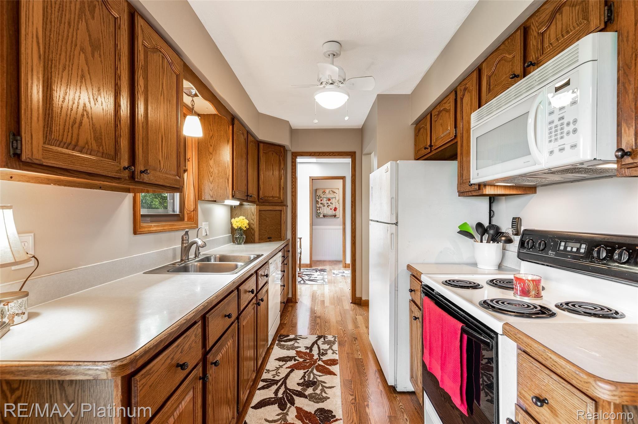 10335 Judd Road Fowlerville, MI 48836 - Photo 20 of 45 Plenty of CounterSpace!