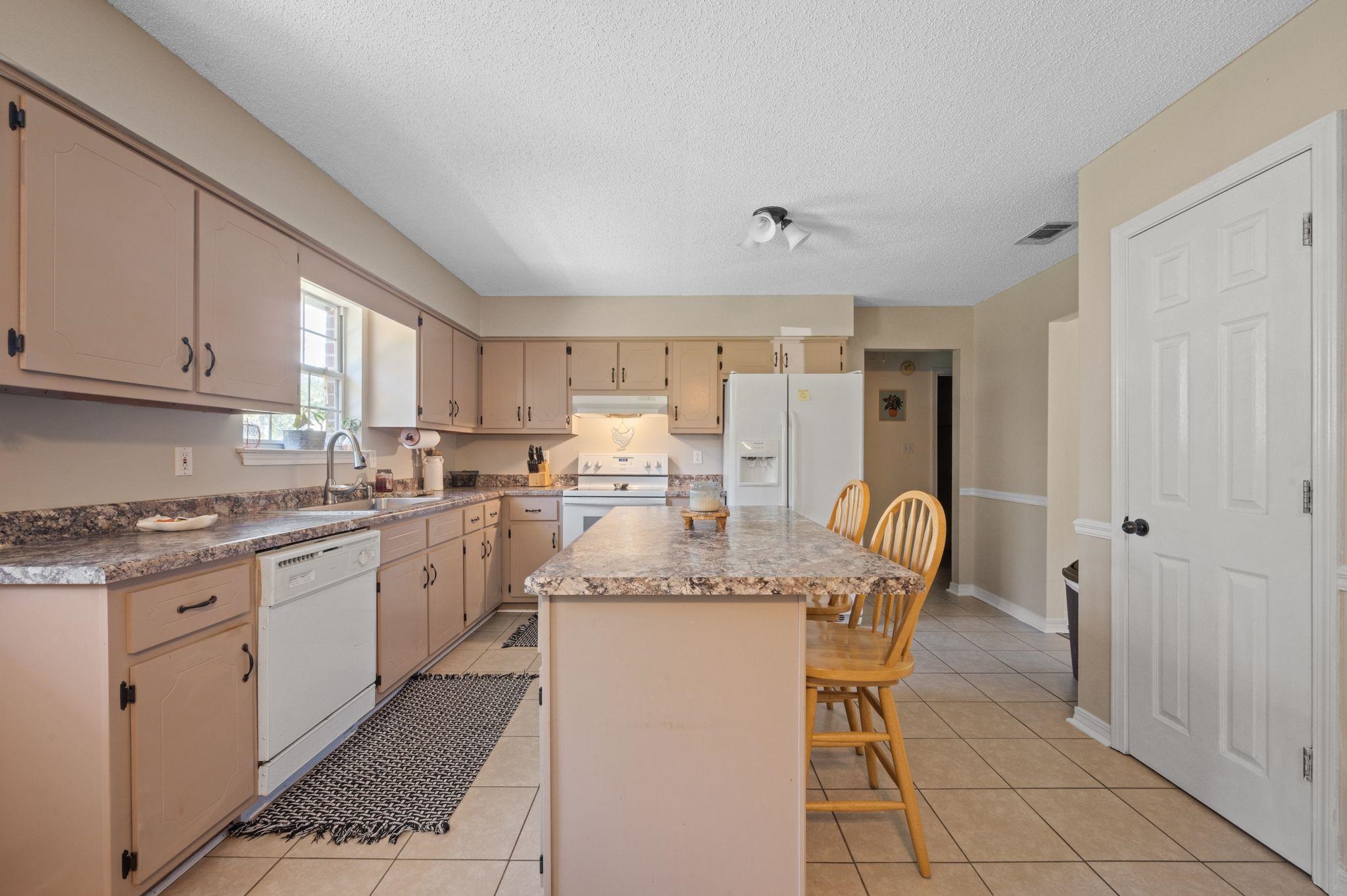 13025 County Road 55 Foley, AL 36535 - Photo 10 of 49 Kitchen