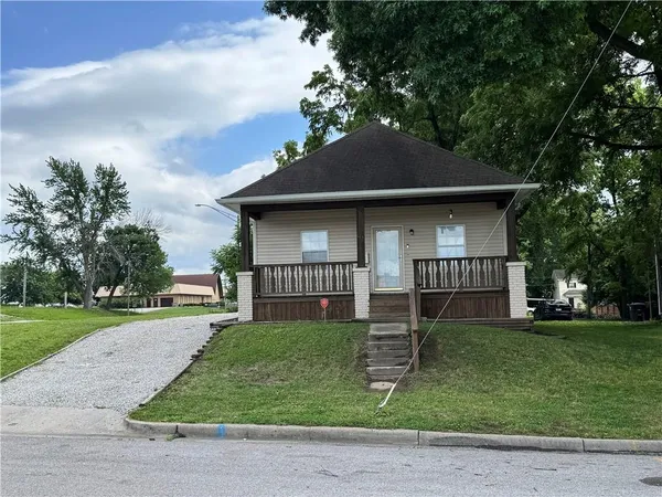 $230,000 | 143 East Short Avenue, Independence, MO 64050