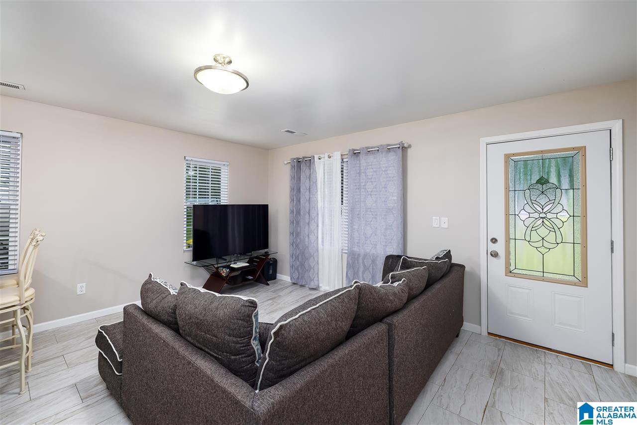 205 Hudson Avenue Oneonta, AL 35121 - Photo 5 of 23