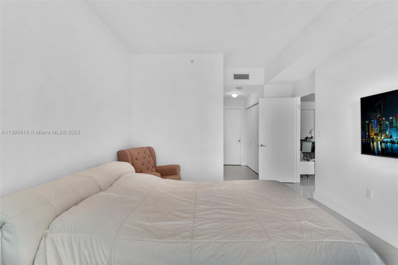 900 Biscayne Boulevard, Unit 4510 Miami, FL 33132 - Photo 21 of 48 a bedroom with a large bed and painting on the wall