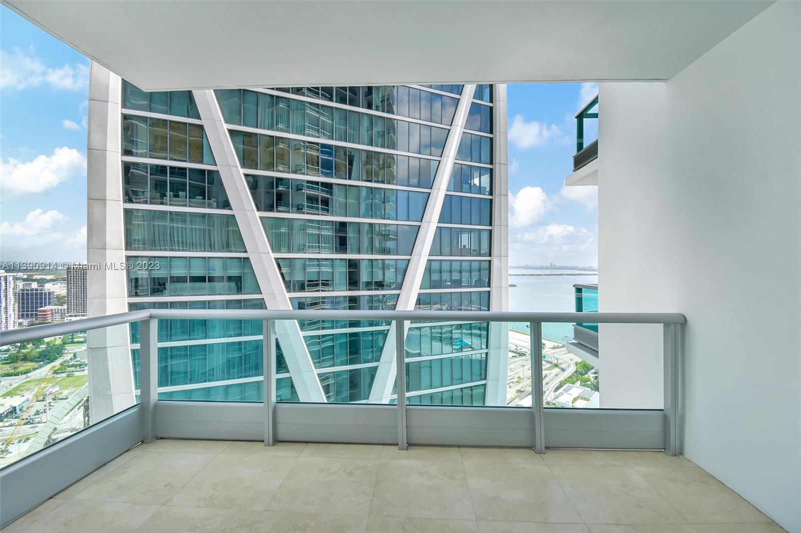 900 Biscayne Boulevard, Unit 4510 Miami, FL 33132 - Photo 32 of 48 a view of an empty room with a window