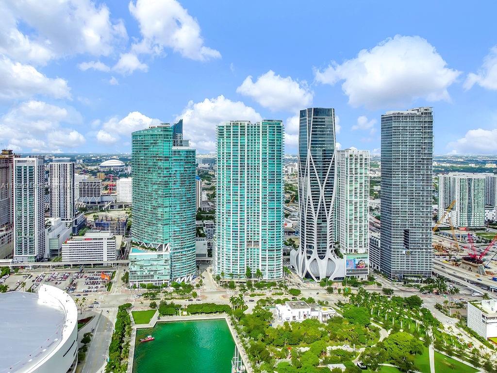 900 Biscayne Boulevard, Unit 4510 Miami, FL 33132 - Photo 43 of 48 a view of a city with tall buildings