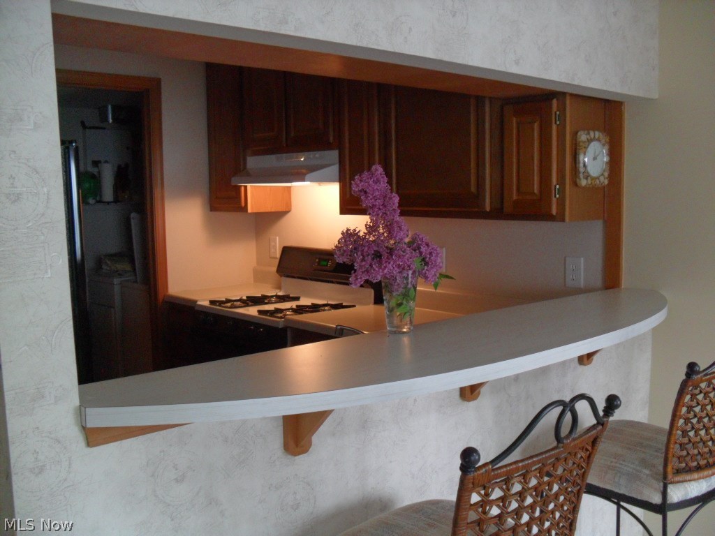 4611 Cleveland Road East Huron, OH 44839 - Photo 12 of 21 Kitchen with Breakfast Bar