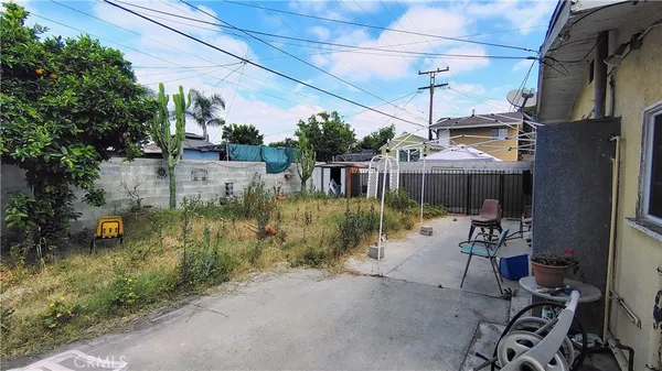 a view of a house with yard and sitting area
