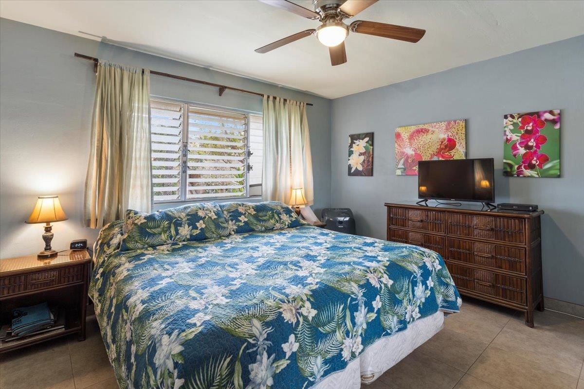 2495 South Kihei Road, Unit 254 Kihei, HI 96753 - Photo 22 of 30 a bedroom with a bed and a flat screen tv