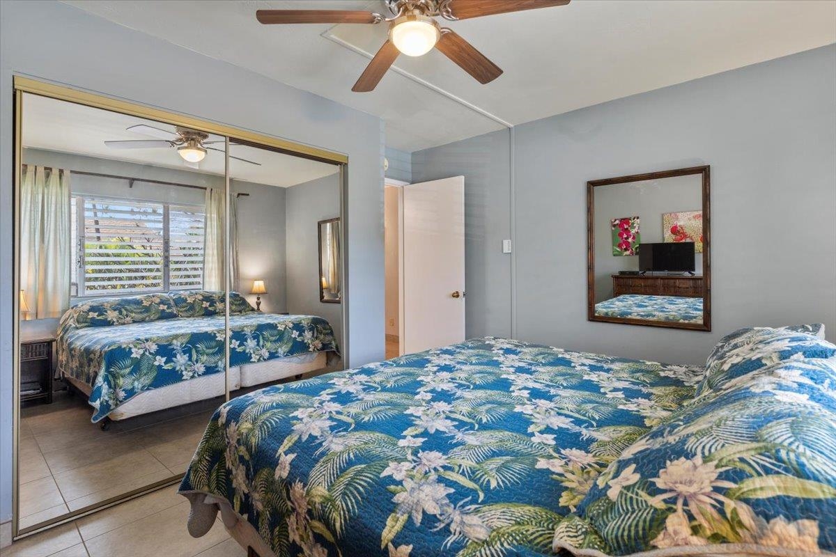 2495 South Kihei Road, Unit 254 Kihei, HI 96753 - Photo 24 of 30 a bedroom with two beds and a chandelier