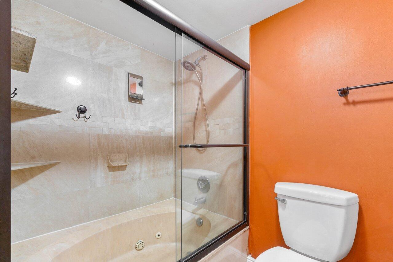8140 Thames Boulevard, Unit C Boca Raton, FL 33433 - Photo 16 of 21 Bathroom #1