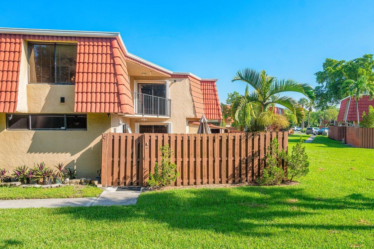 001-8140ThamesBoulevard-BocaRaton-FL-334