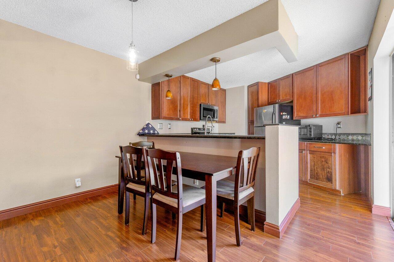 8140 Thames Boulevard, Unit C Boca Raton, FL 33433 - Photo 9 of 21 Kitchen area