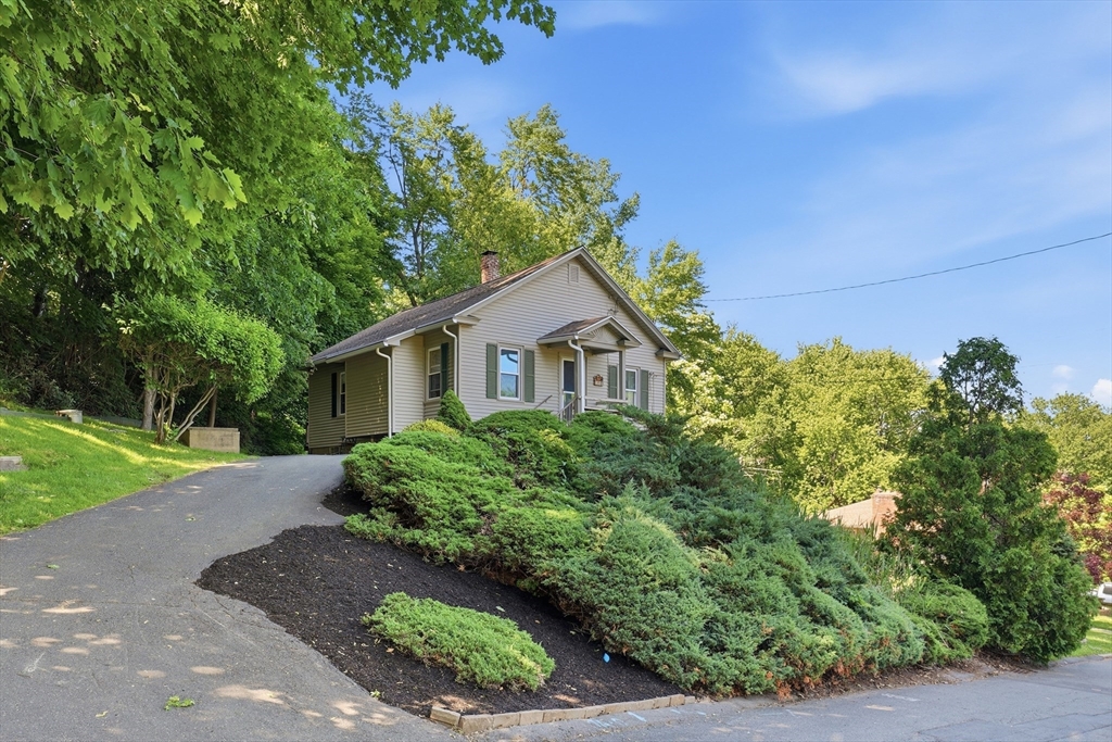 114 Field Street West Springfield, MA 01089 - Photo 2 of 41