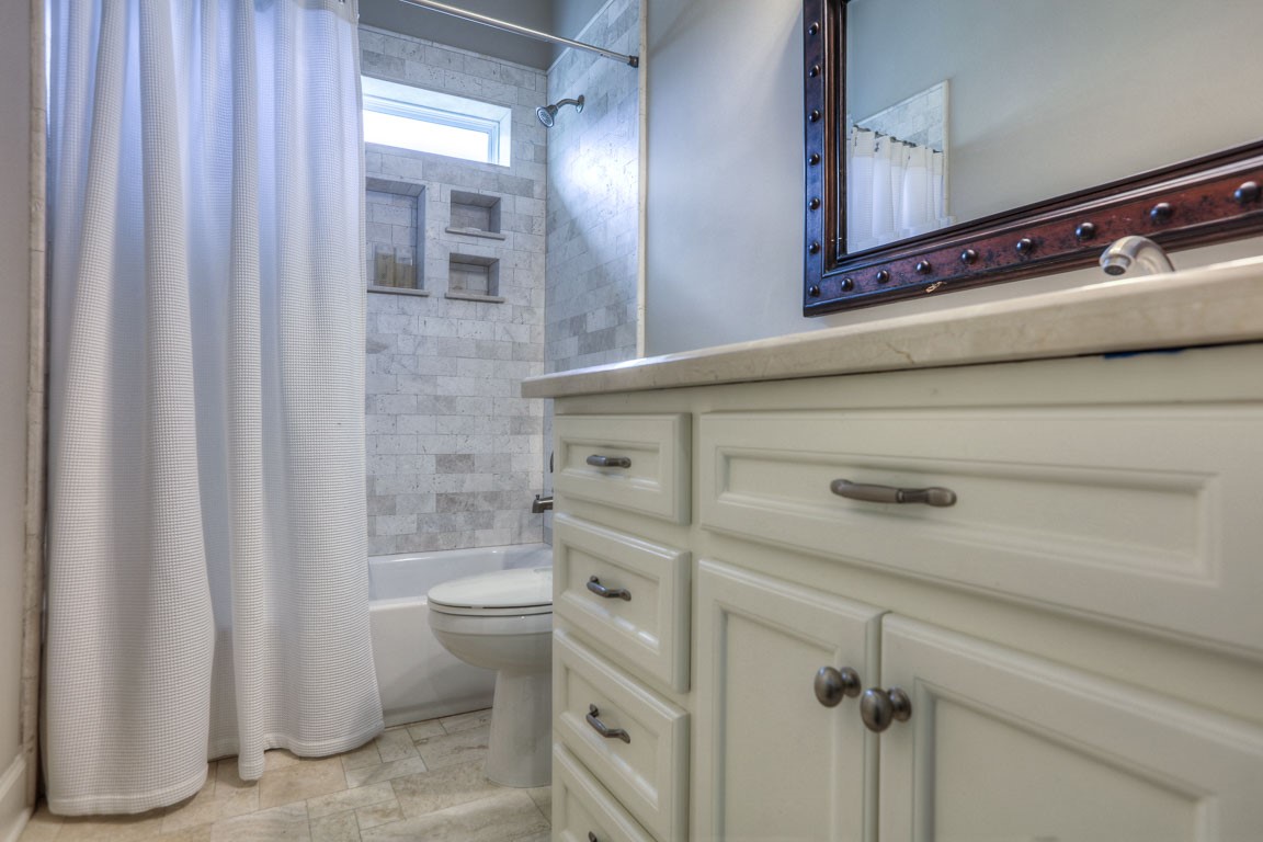 922 Alexander Street Houston, TX 77008 - Photo 20 of 43 Guests full bath