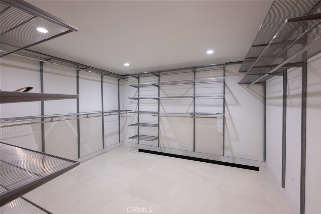 21656 Las Flores Heights Road Malibu, CA 90265 - Photo 36 of 71 Huge walk in closet in the downsatirs primary