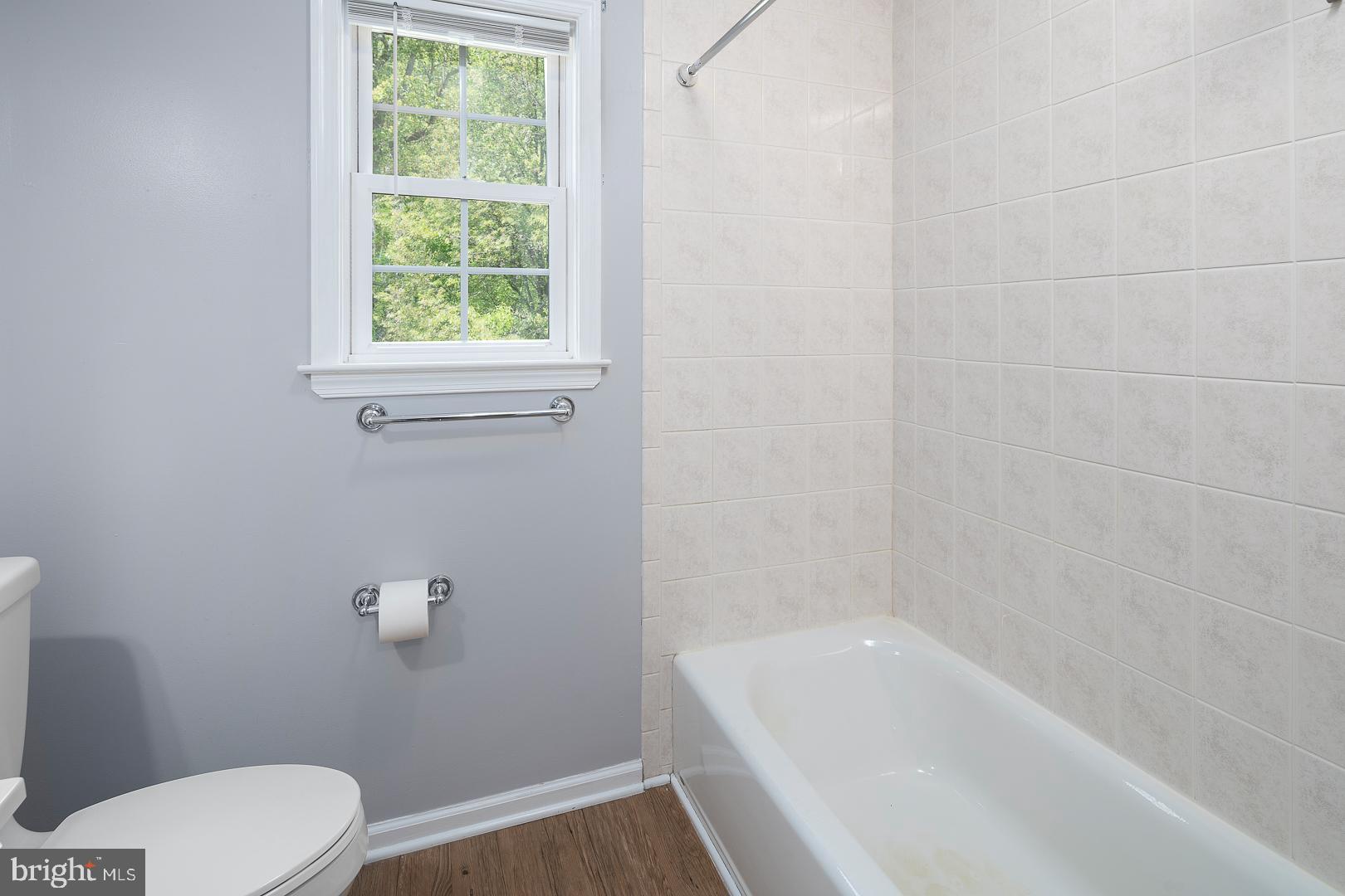 280 Clamer Road Trenton, NJ 08628 - Photo 17 of 24 2nd floor bath
