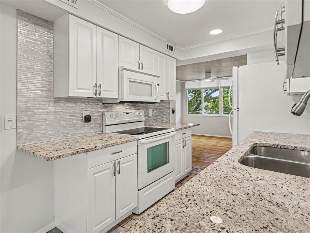 4890 Bay Street Northeast, Unit 324 St. Petersburg, FL 33703 - Photo 9 of 33
