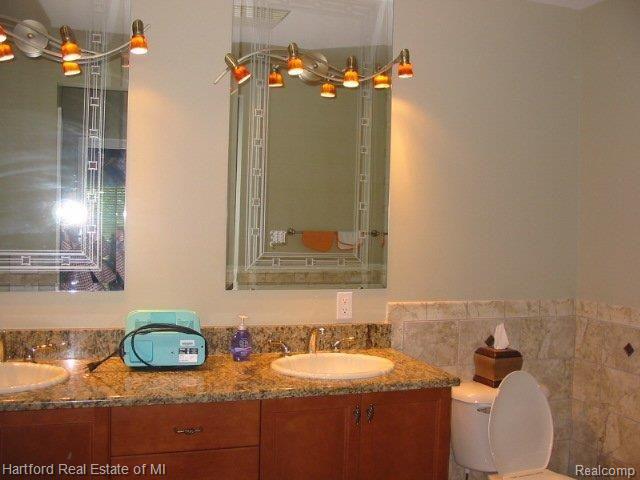 28115 Rollcrest Road Farmington, MI 48334 - Photo 12 of 16 Master Bathroom2