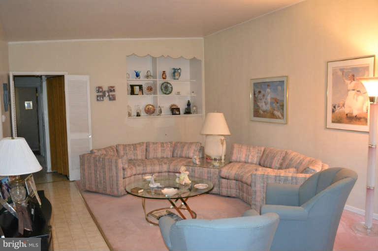 2449 Forest Green Road Baltimore, MD 21209 - Photo 2 of 19 Living Room