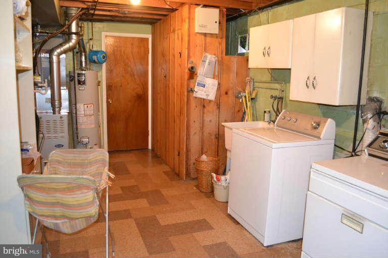 2449 Forest Green Road Baltimore, MD 21209 - Photo 13 of 19 Utility room
