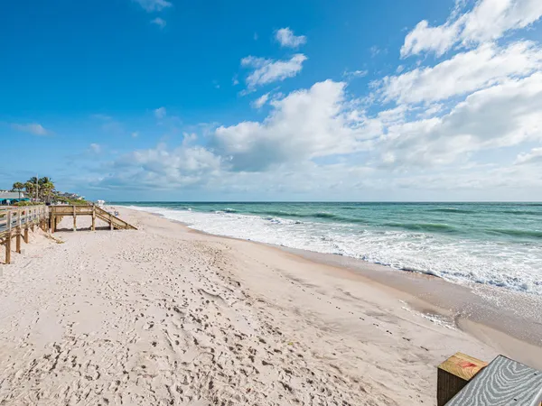 $5,900 | 4141 Ocean Drive, Unit 403, Vero Beach, FL 32963