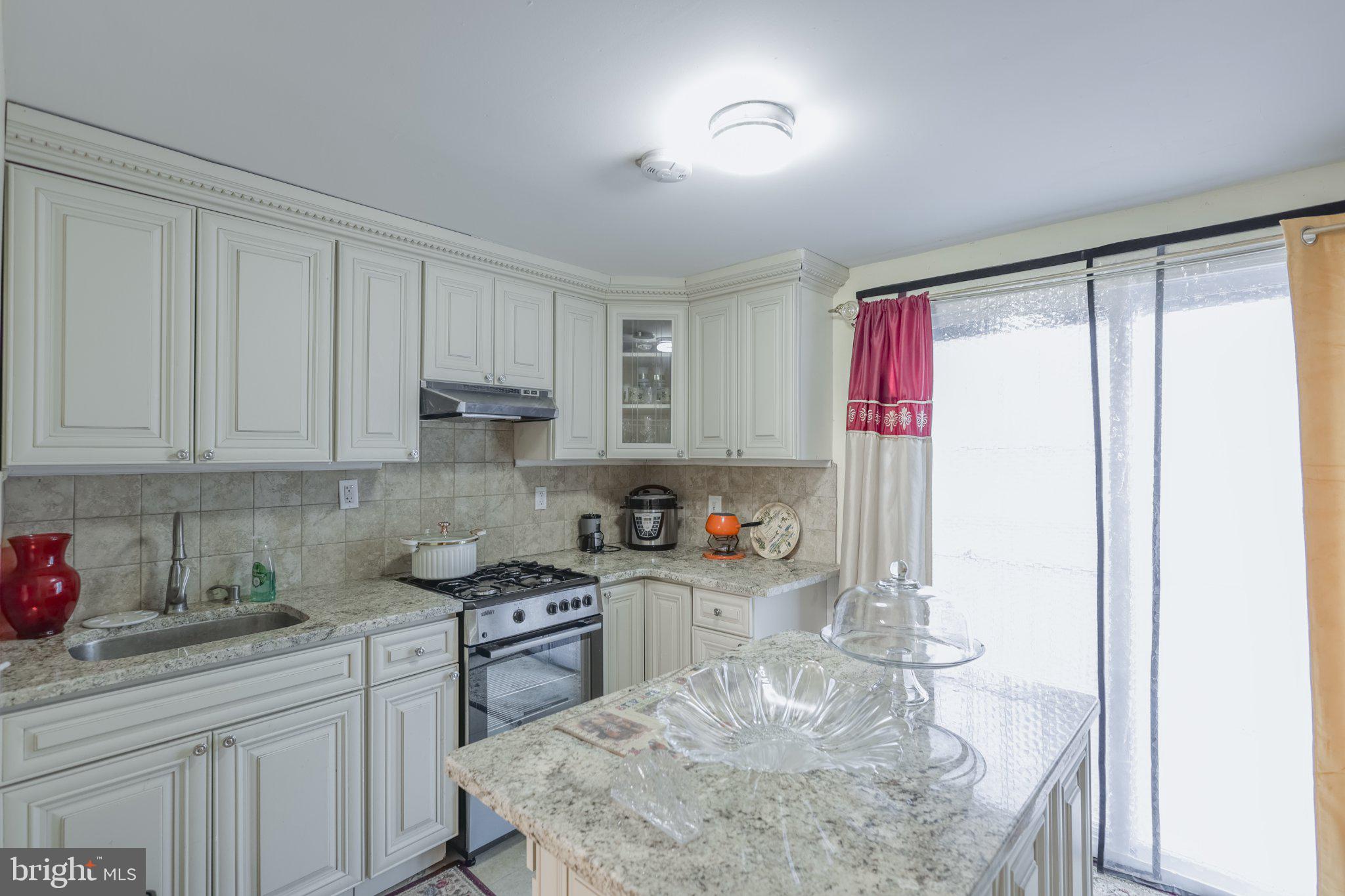 912 Ridge Avenue Darby, PA 19023 - Photo 7 of 28 Charming kitchen with modern elegance.