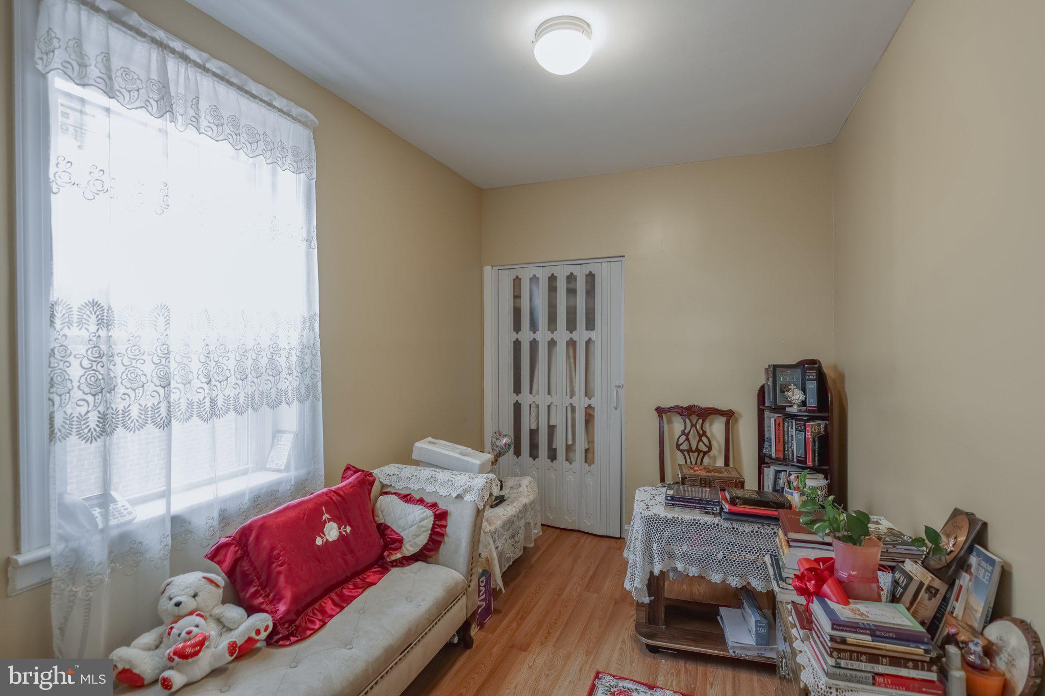 912 Ridge Avenue Darby, PA 19023 - Photo 9 of 28 Cozy corner with natural light.