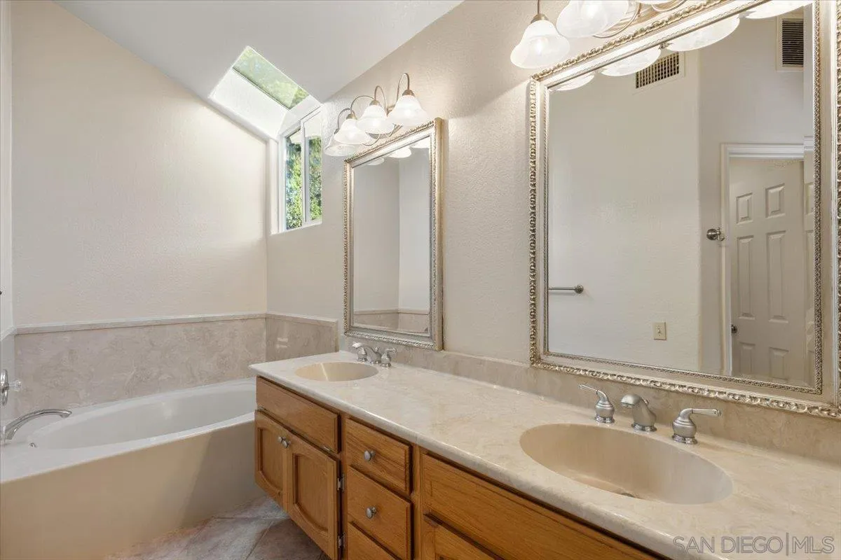 2130 Anda Lucia Way Oceanside, CA 92056 - Photo 14 of 29