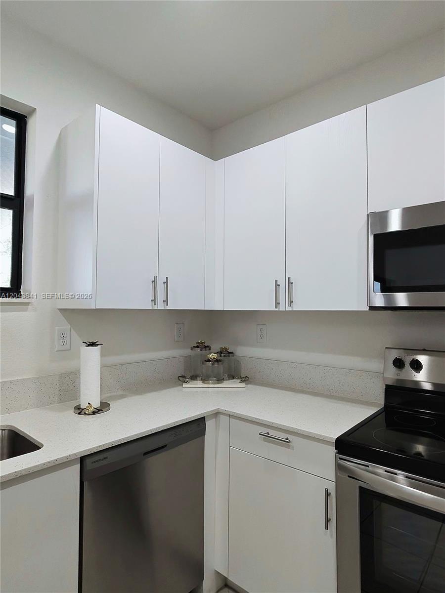 23013 Southwest 128th Place Miami, FL 33177 - Photo 9 of 31