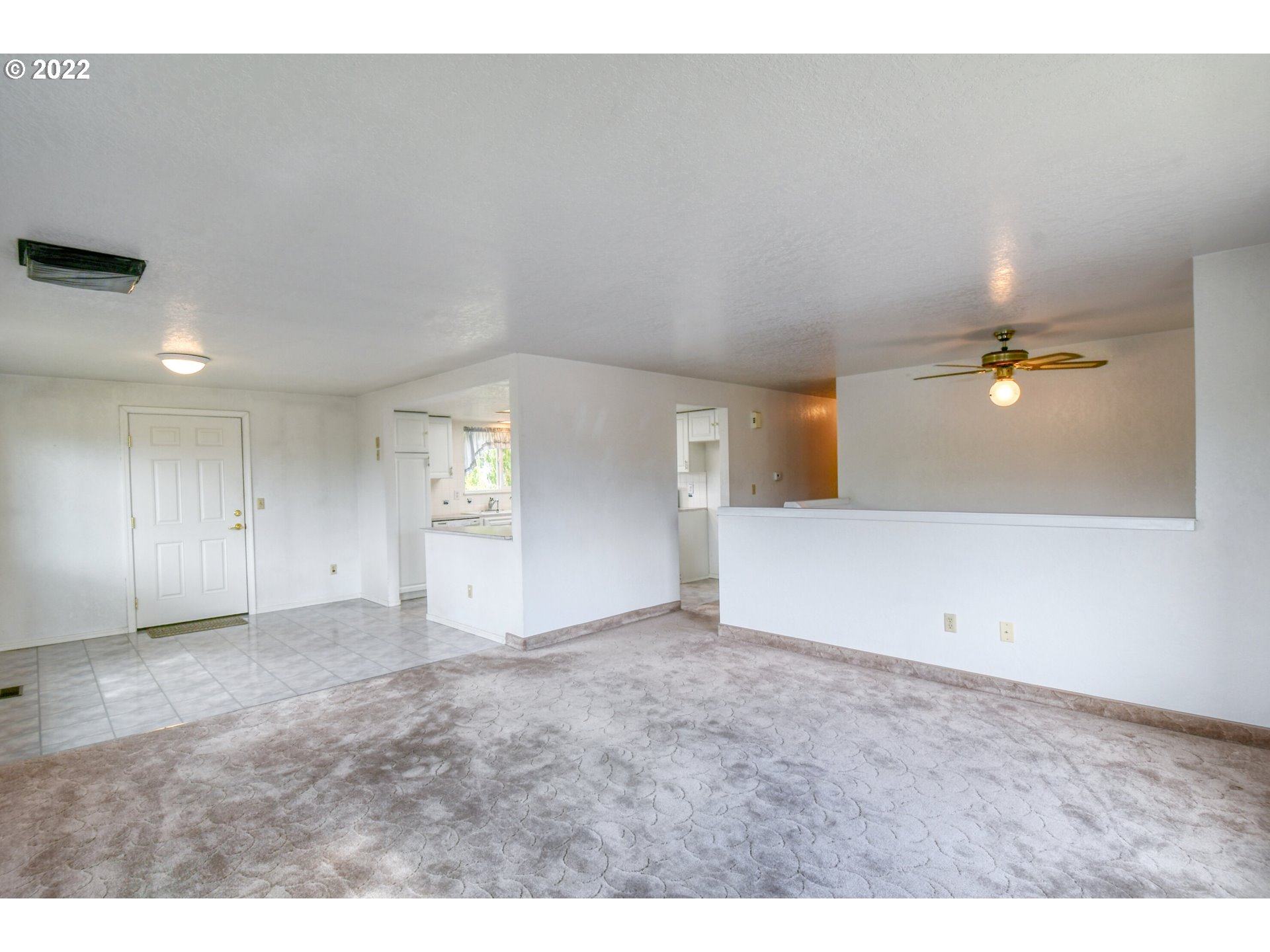 3339 Southwest Ladow Avenue Pendleton, OR 97801 - Photo 3 of 32 a view of a room with a garage