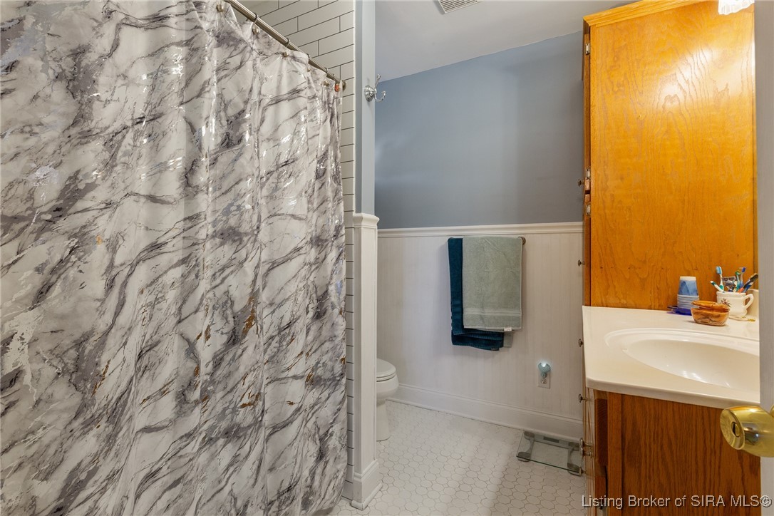 3490 Locust Point Road Southeast Corydon, IN 47112 - Photo 22 of 34 Main Bath step in shower