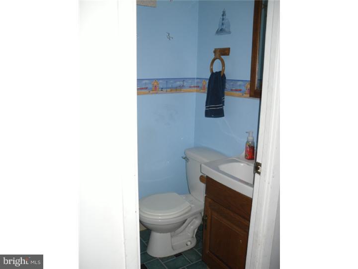 12744 Kenny Road Philadelphia, PA 19154 - Photo 11 of 20 Bathroom