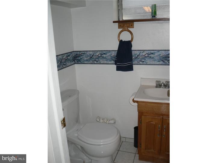 12744 Kenny Road Philadelphia, PA 19154 - Photo 18 of 20 Bathroom