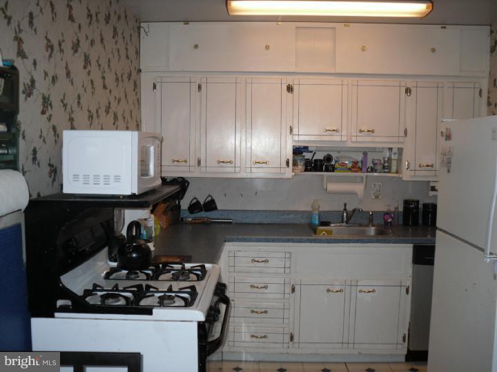 12744 Kenny Road Philadelphia, PA 19154 - Photo 7 of 20 Kitchen