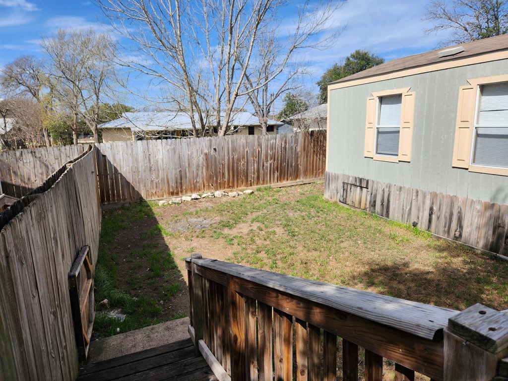 167 Beaumont Street Bandera, TX 78003 - Photo 5 of 12