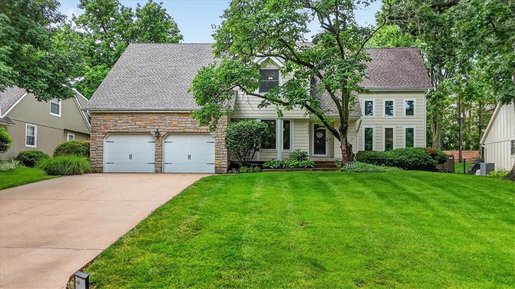 8336 Rosehill Road Lenexa, KS 66215 - Photo 2 of 33