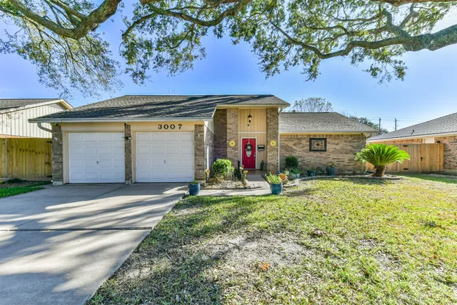 $2,200 | 3007 Chester Drive, Pearland, TX 77584