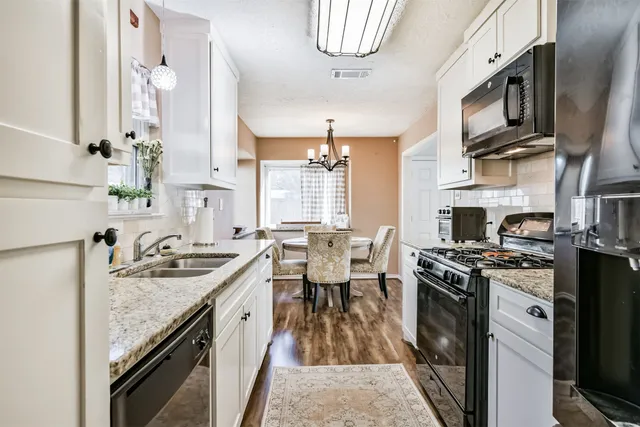 $2,200 | 3007 Chester Drive, Pearland, TX 77584