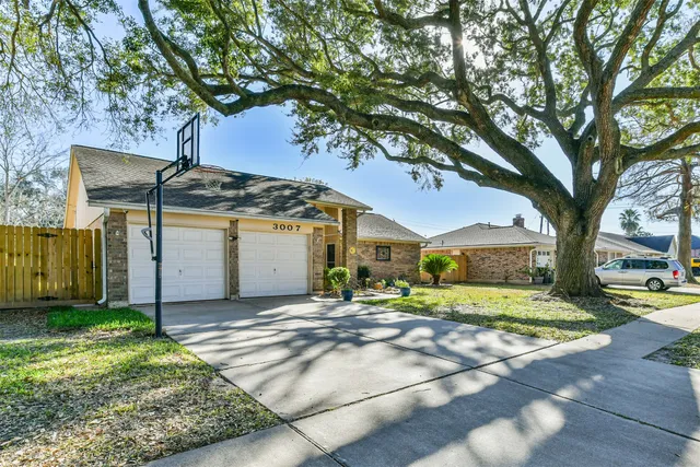 $2,200 | 3007 Chester Drive, Pearland, TX 77584