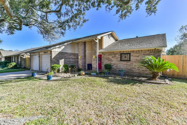 $2,200 | 3007 Chester Drive, Pearland, TX 77584