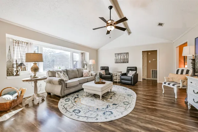 $2,200 | 3007 Chester Drive, Pearland, TX 77584