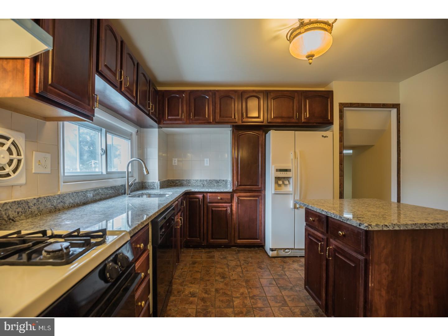 818 Rennard Street Philadelphia, PA 19116 - Photo 12 of 25