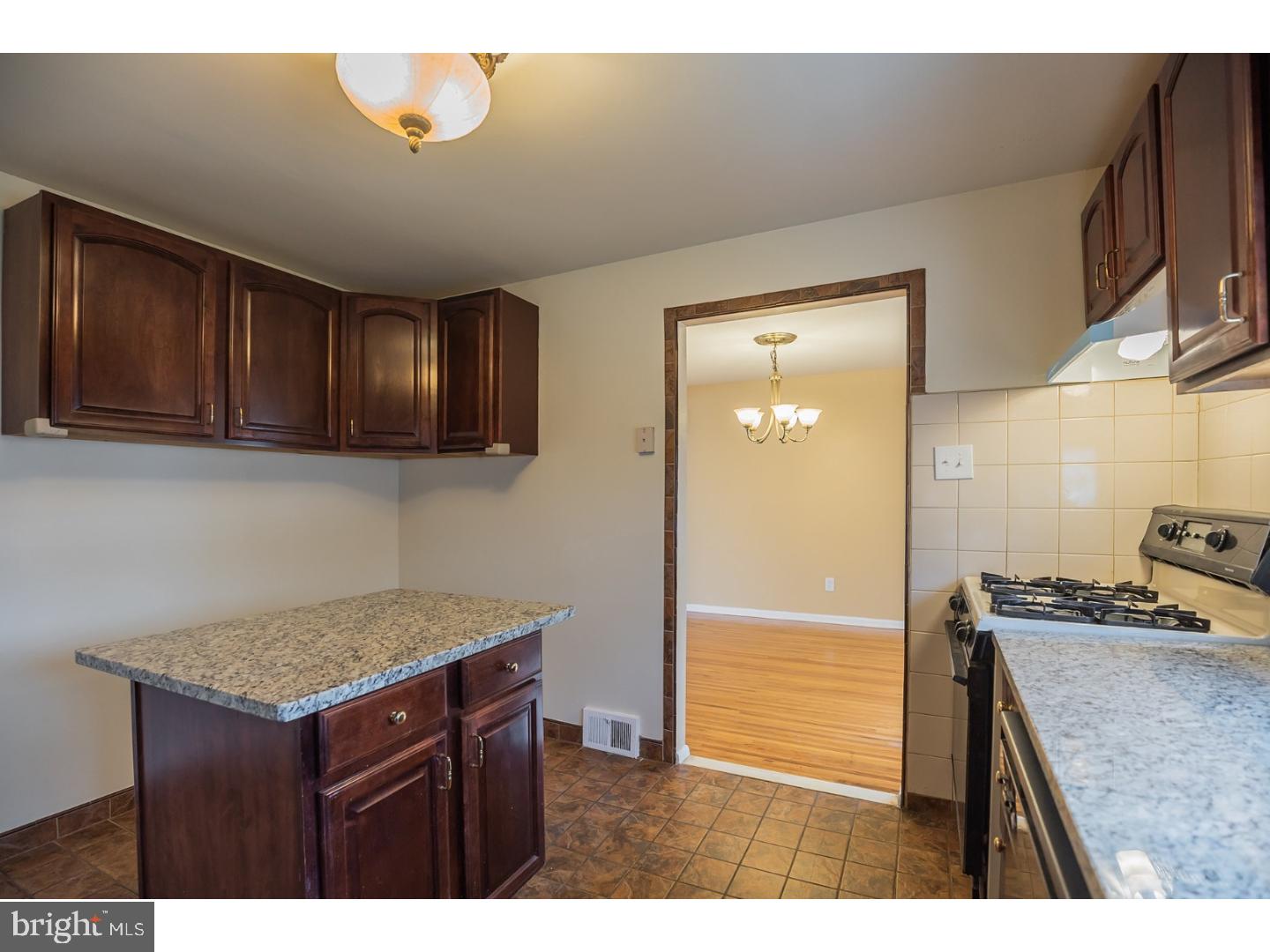 818 Rennard Street Philadelphia, PA 19116 - Photo 16 of 25