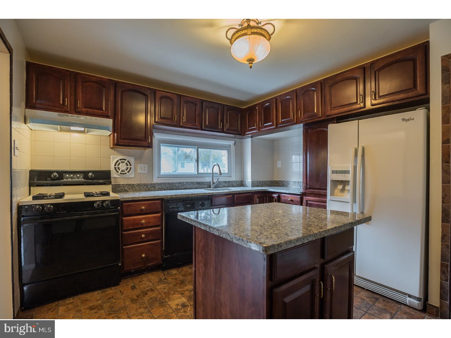 818 Rennard Street Philadelphia, PA 19116 - Photo 17 of 25