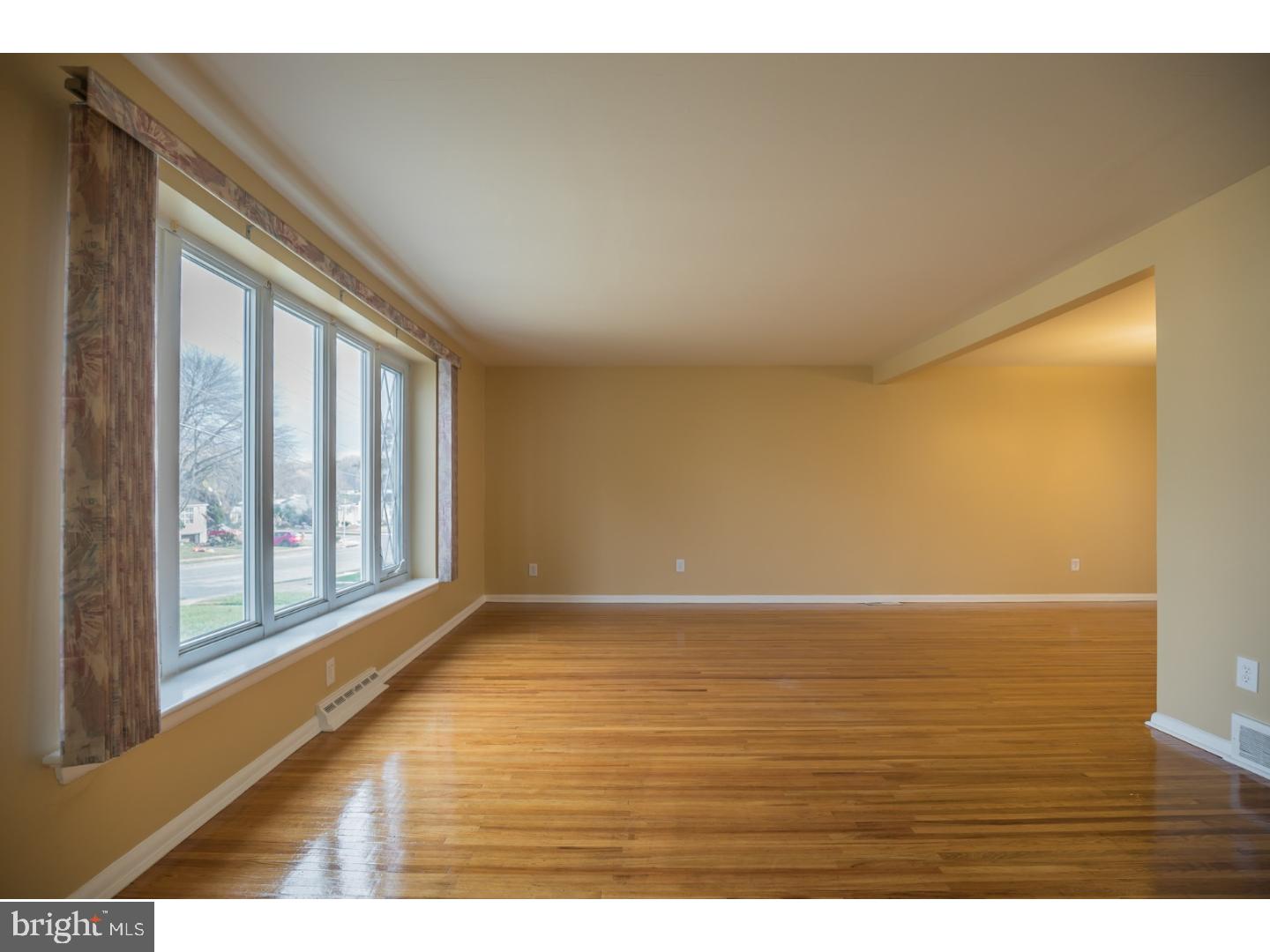 818 Rennard Street Philadelphia, PA 19116 - Photo 6 of 25