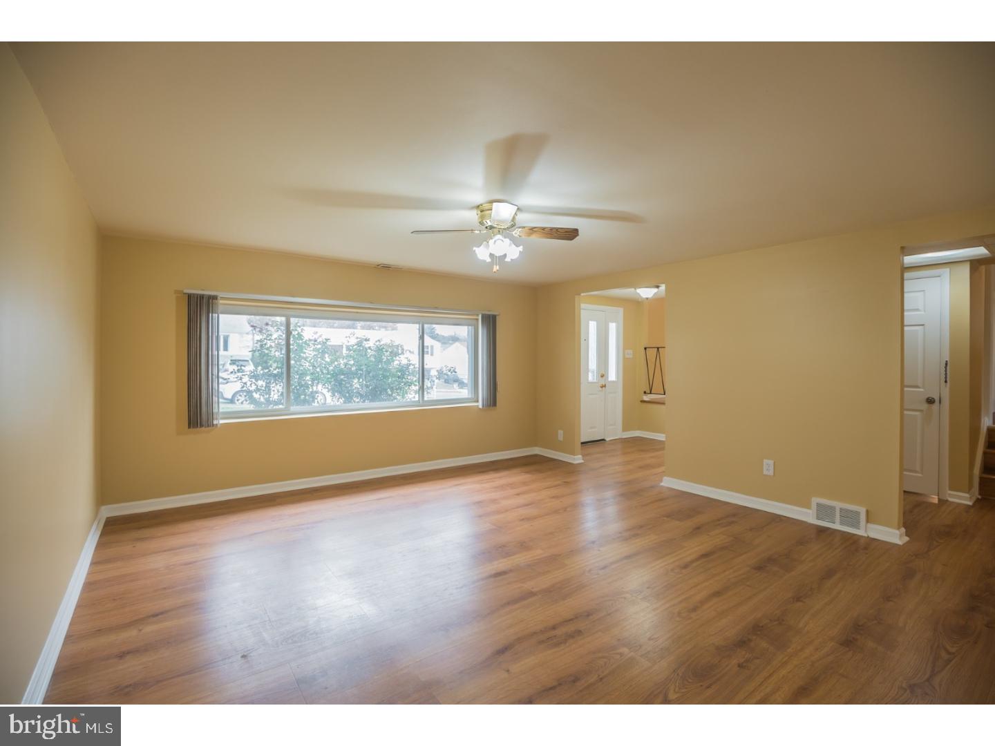 818 Rennard Street Philadelphia, PA 19116 - Photo 7 of 25