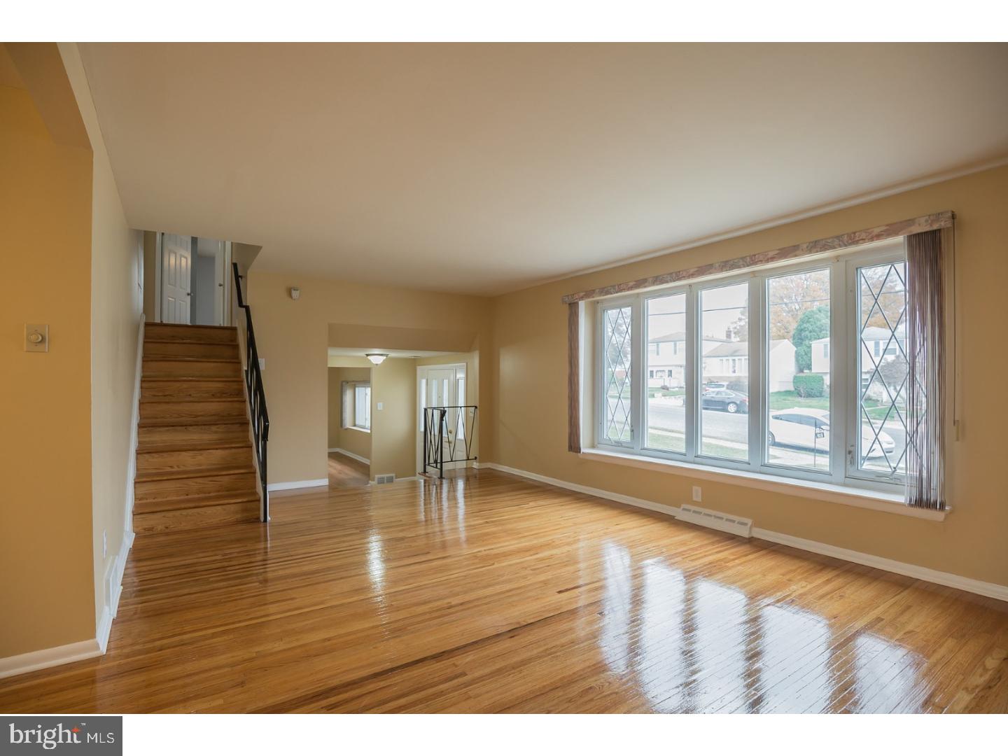 818 Rennard Street Philadelphia, PA 19116 - Photo 9 of 25