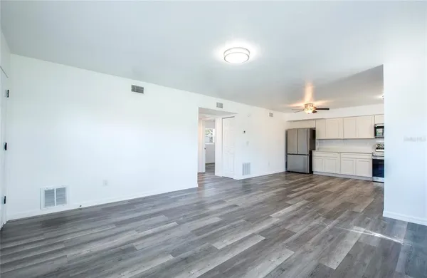 $3,400 | 717 East Gulf Boulevard, Unit 3, Indian Rocks Beach, FL 33785