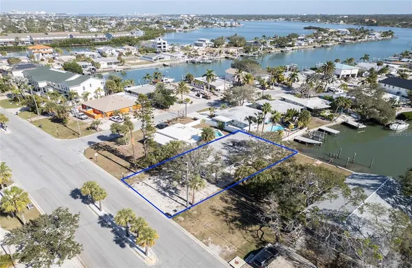 $3,400 | 717 East Gulf Boulevard, Unit 3, Indian Rocks Beach, FL 33785