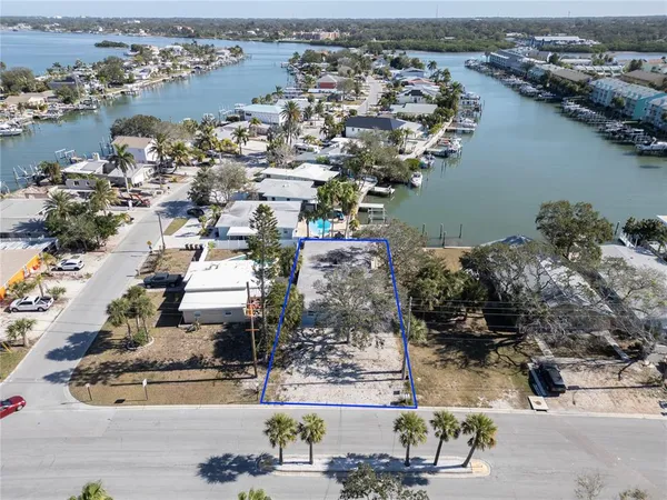 $3,400 | 717 East Gulf Boulevard, Unit 3, Indian Rocks Beach, FL 33785